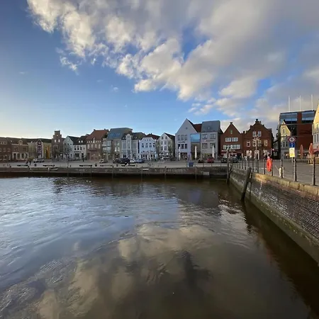 Simmerdeis Am Hafen