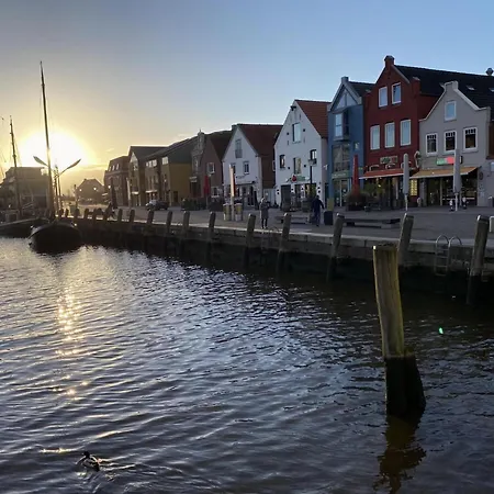 Simmerdeis Am Hafen