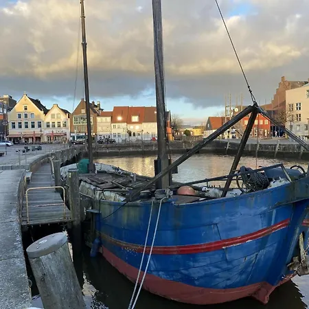 Simmerdeis Am Hafen