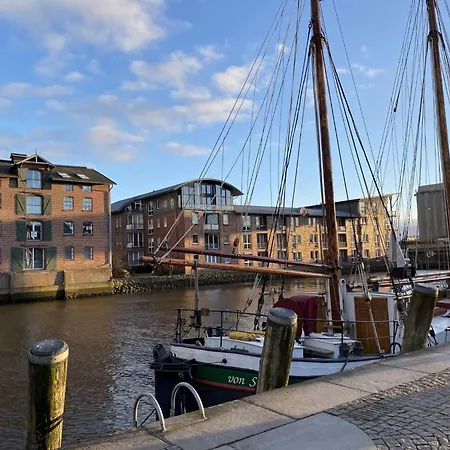 Simmerdeis Am Hafen
